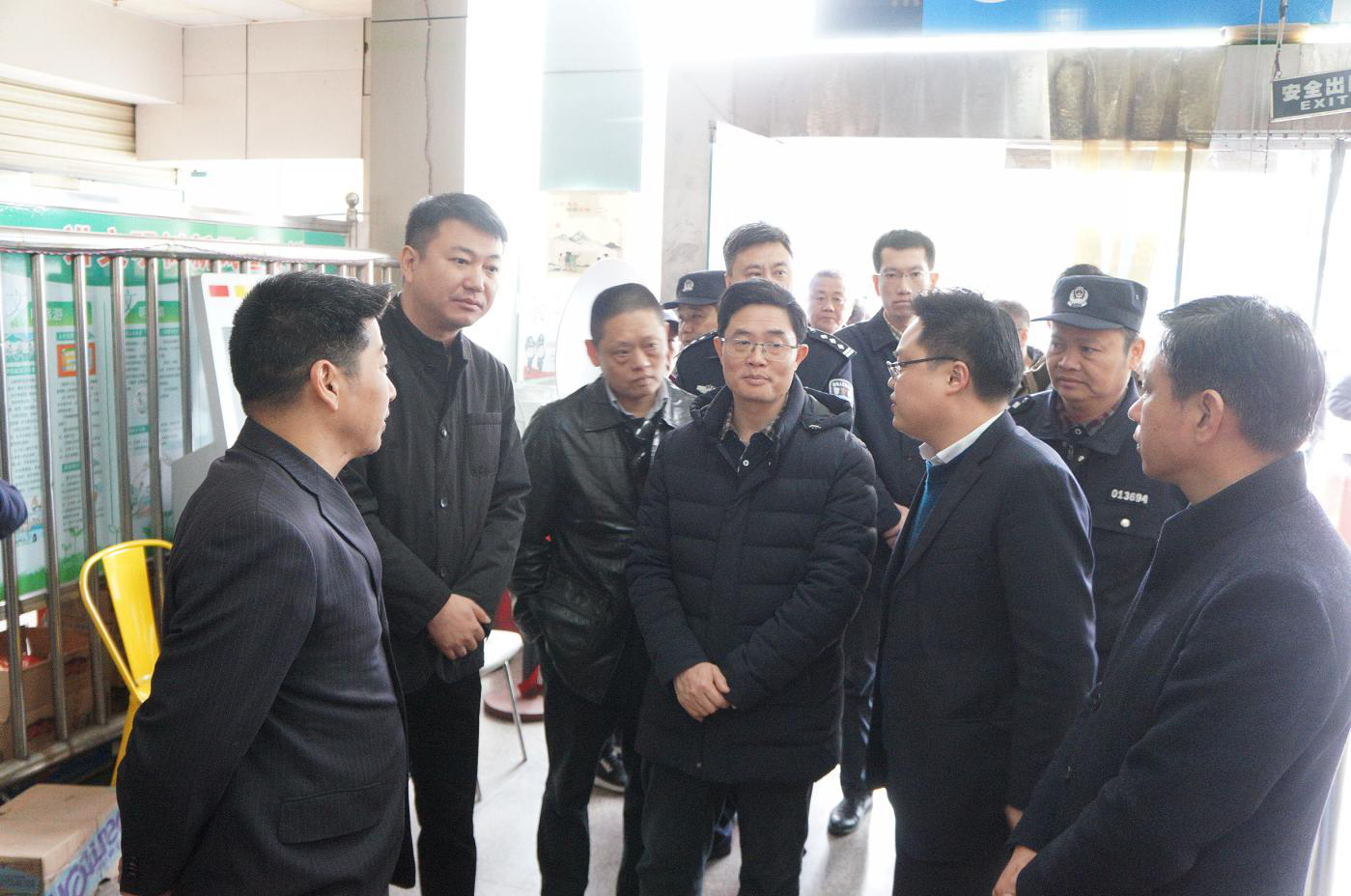 南昌市委常委、市政法委書記劉家富視察徐坊車站春運(yùn)工作