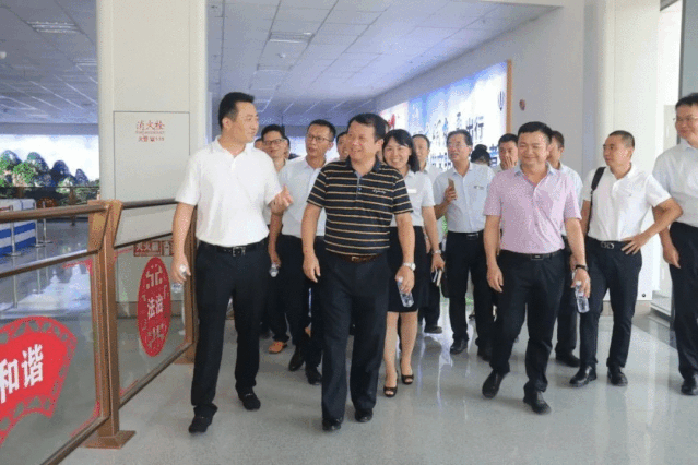 王曉、郭曉慶一行深入吉安長運、吉安公交調(diào)研指導(dǎo)