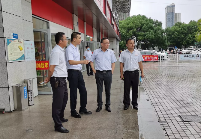 胡維泉督導(dǎo)徐坊客運站文明創(chuàng)建工作