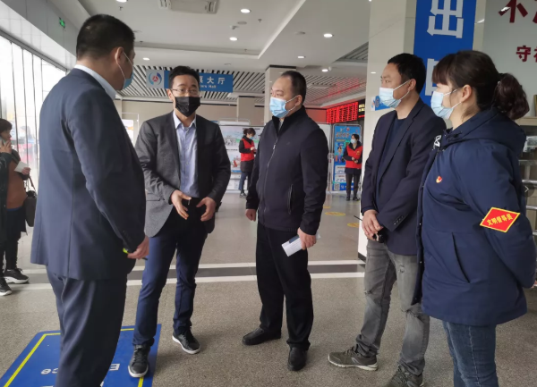 黃俊、穆孫祥先后深入徐坊客運(yùn)分公司督導(dǎo)文明創(chuàng)建、疫情防控、安全生產(chǎn)工作