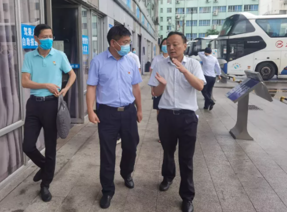 張小平一行督導(dǎo)都市城際公交安全、文明創(chuàng)建、疫情防控及黨史學(xué)習(xí)教育工作