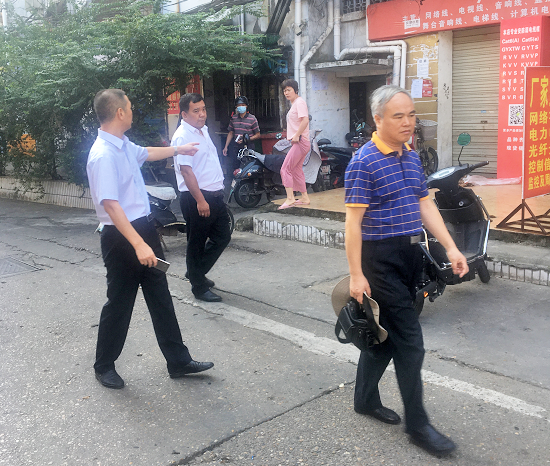 戴豪贛督導(dǎo)長鴻物業(yè)文明創(chuàng)建、疫情防控及安全生產(chǎn)工作