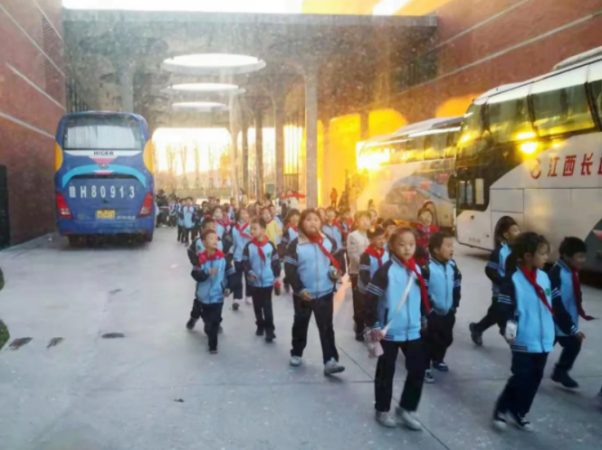 我為群眾辦實(shí)事 || 景德鎮(zhèn)長運(yùn)：圓滿完成市第十二中學(xué)師生研學(xué)游運(yùn)輸任務(wù)