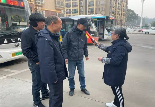 吉安公交持續(xù)開展駕駛員崗前酒精、血壓測試