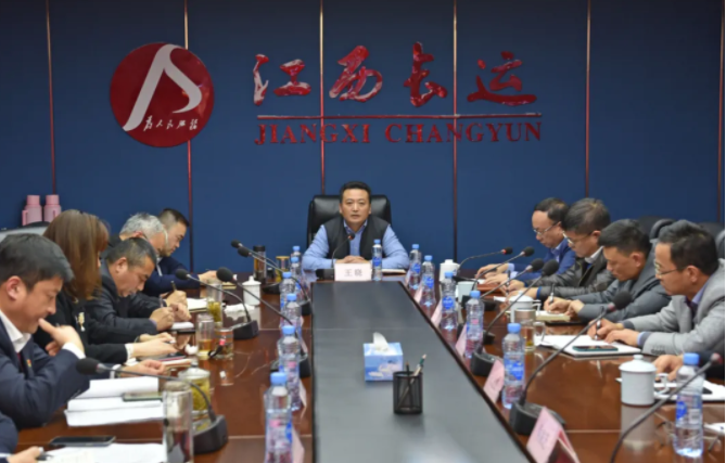 江西長運(yùn)召開“自信、團(tuán)結(jié)、奮進(jìn)，做一個(gè)經(jīng)得起時(shí)間檢驗(yàn)的市政公用人”座談會(huì) 王曉出席并講話