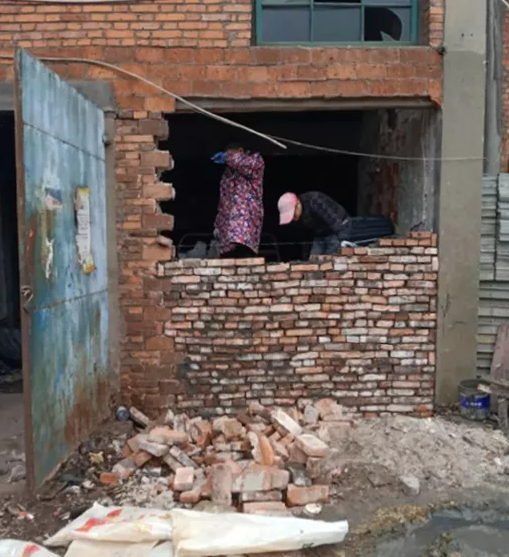 我為群眾辦實事 || 長運物業(yè):修繕倉庫墻體 消除安全隱患