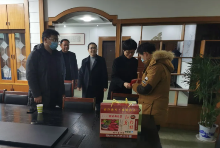 鷹潭市總工會(huì)慰問(wèn)困難職工