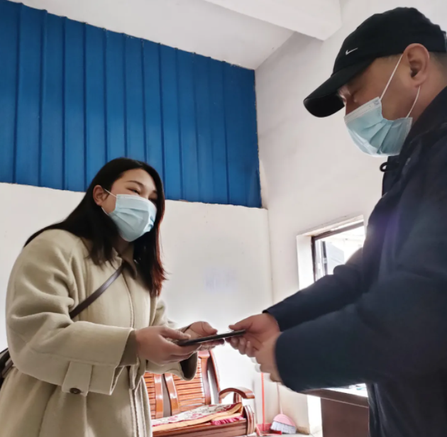 景德鎮(zhèn)長運：駕駛員善舉 手機失而復(fù)得