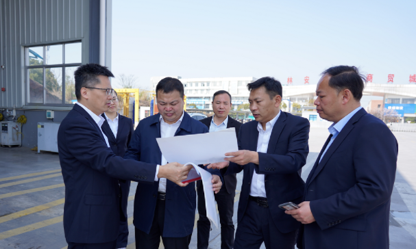 鷹潭市交通局領(lǐng)導(dǎo)蒞臨鷹潭長運、鷹潭公交調(diào)研指導(dǎo)   肖良芝陪同