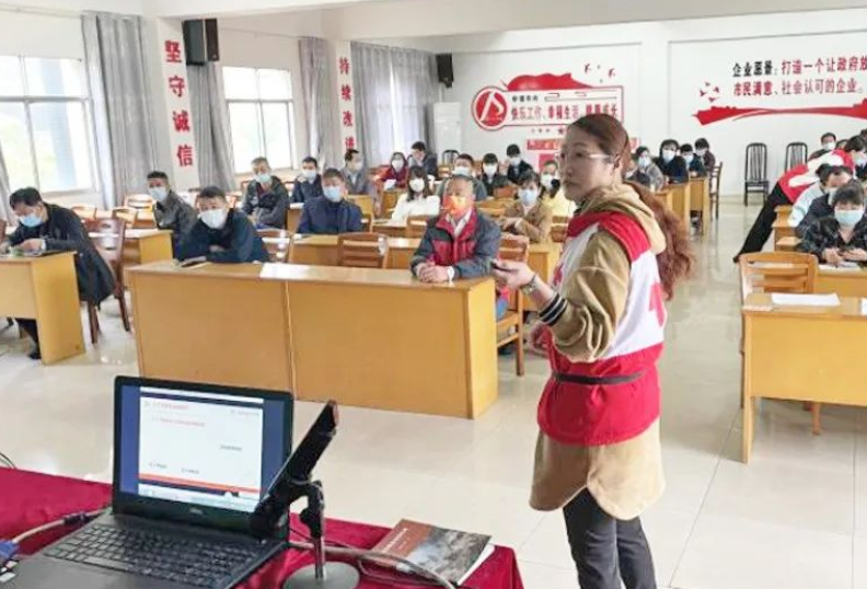 新余公交  新余長運(yùn)   聯(lián)合開展“珍惜生命、守護(hù)安全”紅十字應(yīng)急救護(hù)員培訓(xùn)