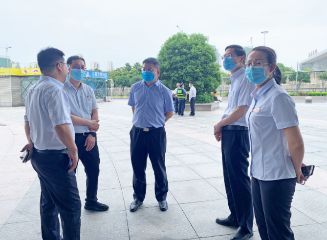 張小平督導(dǎo)長途汽車西站復(fù)工復(fù)產(chǎn)、疫情防控及“端午節(jié)”安全運(yùn)輸工作