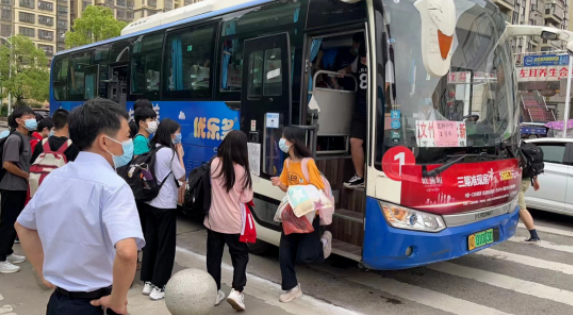 吉安長(zhǎng)運(yùn):永新長(zhǎng)運(yùn)順利完成永新縣中考包車業(yè)務(wù)