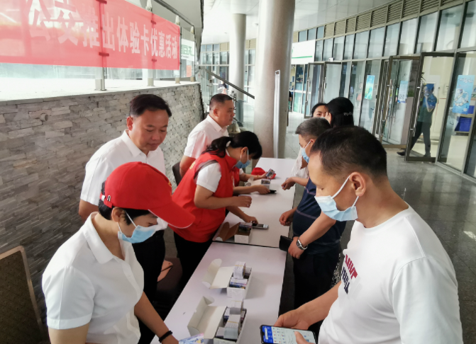 鷹潭公交:宣傳+推廣 開展 “踐行綠色出行,共建生態(tài)文明”主題活動