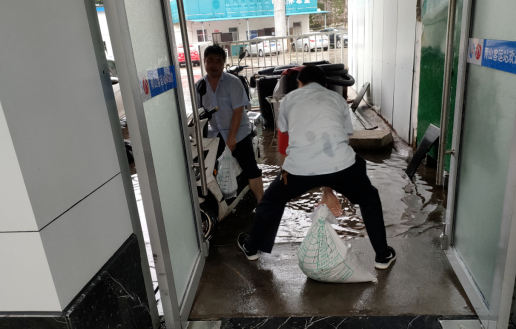 都市城際公交：暴雨來襲 青山客運站積極應(yīng)對