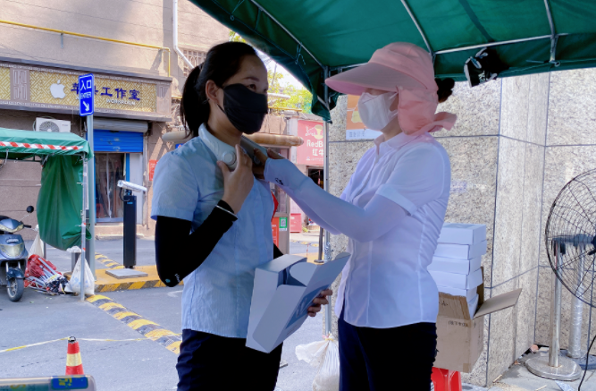 長(zhǎng)運(yùn)物業(yè) 持續(xù)開展送清涼活動(dòng)