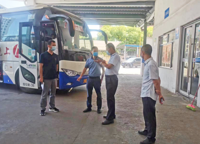 黃俊一行督導(dǎo)青山客運(yùn)分公司疫情防控、文明創(chuàng)建和安全生產(chǎn)等工作