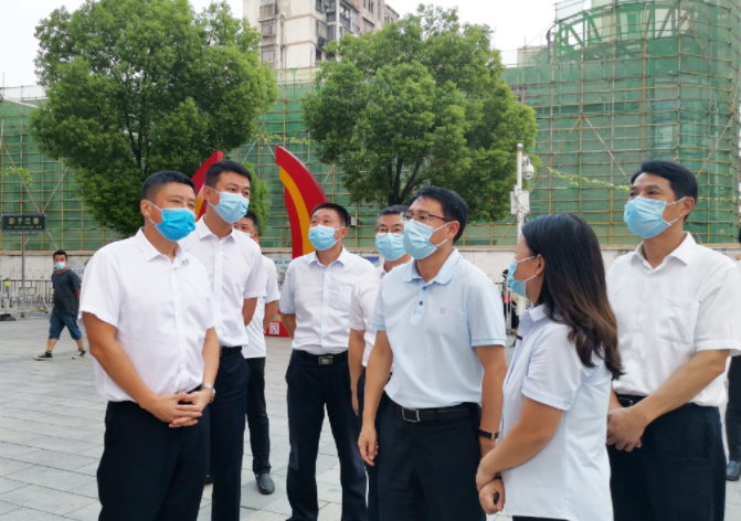 江新洪一行深入南昌長途汽車站督導疫情防控、文明創(chuàng)建工作 占梁陪同