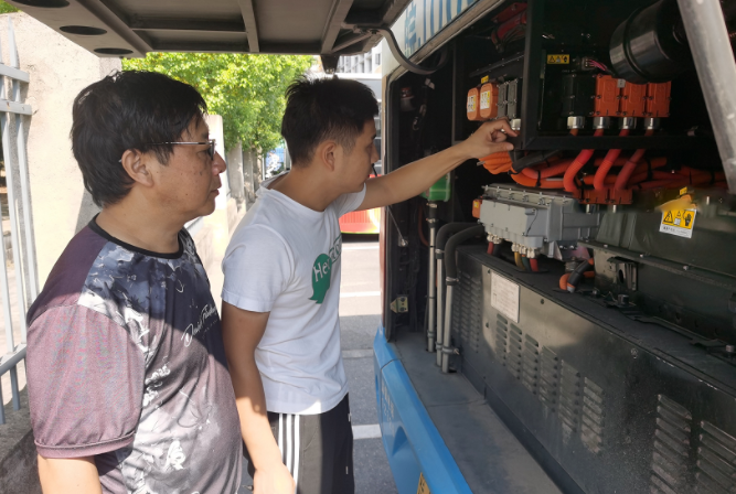 黃山長(zhǎng)運(yùn)  黃山城際公交開展迎“國慶、二十大”安全隱患大排查