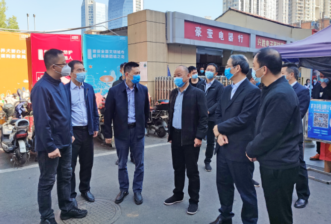 黃俊深入長(zhǎng)運(yùn)物業(yè)督導(dǎo)安全生產(chǎn)、疫情防控工作