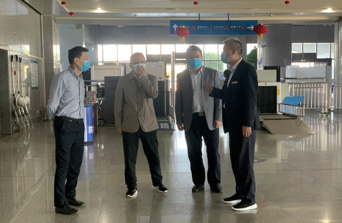 張小平一行督導(dǎo)南昌長途汽車西站安全運輸、疫情防控、文明創(chuàng)建等工作