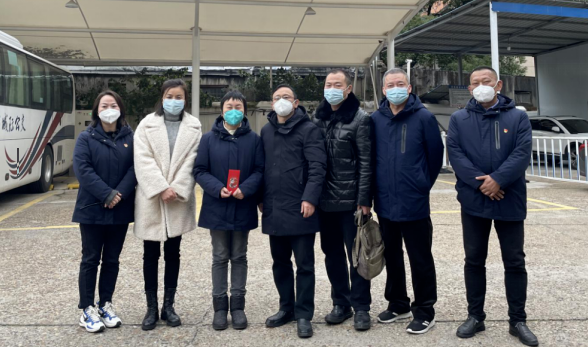 張小平、戴豪贛、黃俊、劉志堅慰問困難職工