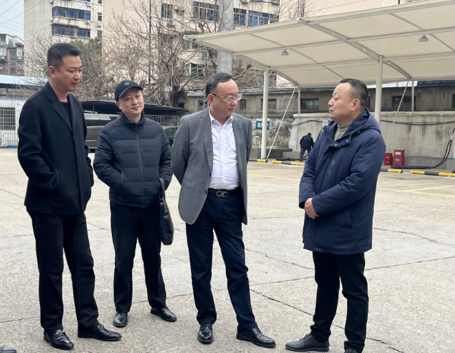 胡維泉調(diào)研都市城際公交、長運(yùn)出租生產(chǎn)經(jīng)營工作