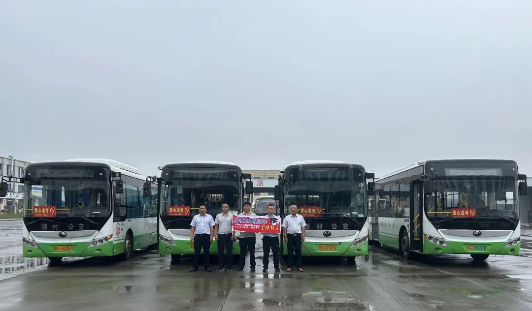 九江長(zhǎng)運(yùn) 共青公司“愛(ài)心送考”車(chē)隊(duì)為考生夢(mèng)想護(hù)航