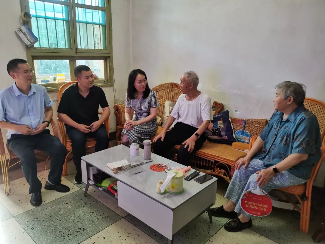 萍鄉(xiāng)長運(yùn)：走訪慰問老黨員、困難黨員