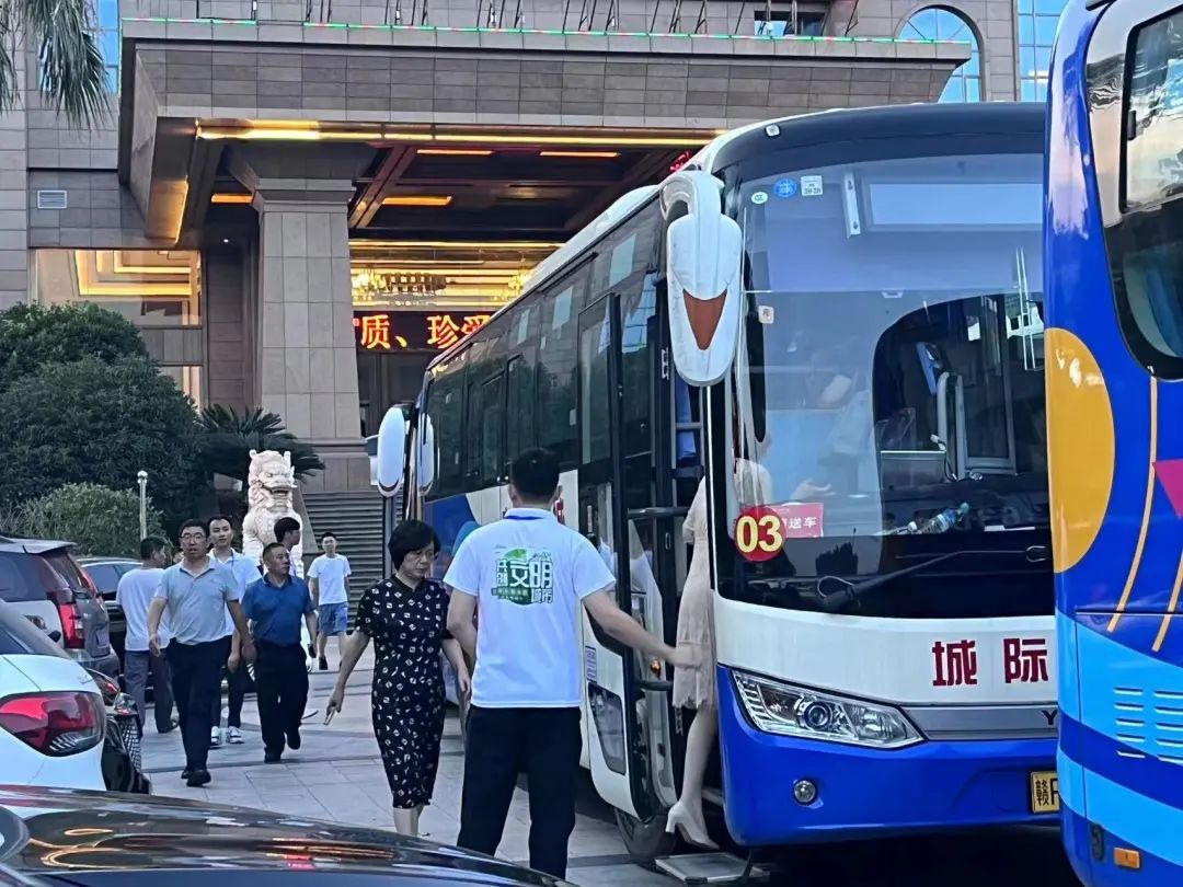 撫州長(zhǎng)運(yùn):廣昌分公司圓滿(mǎn)完成蓮花節(jié)嘉賓運(yùn)輸任務(wù)