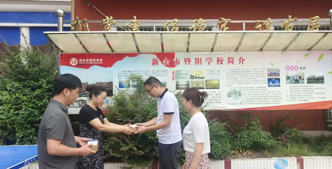 新余公交：優(yōu)質(zhì)服務(wù)進(jìn)校園，送卡上門暖人心