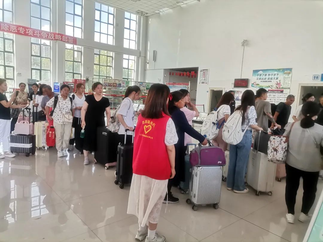 九江長運:新生接送車直通校園 為開學(xué)季保駕護航