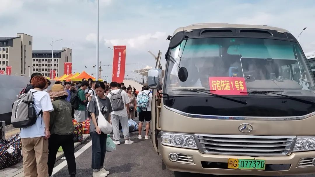 九江長(zhǎng)運(yùn):永修公司順利完成學(xué)生轉(zhuǎn)運(yùn)任務(wù)