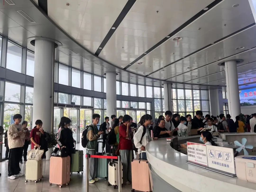 江西長運(yùn)積極應(yīng)對中秋、國慶客流高峰