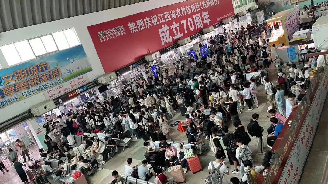 江西長運(yùn)積極應(yīng)對中秋、國慶客流高峰