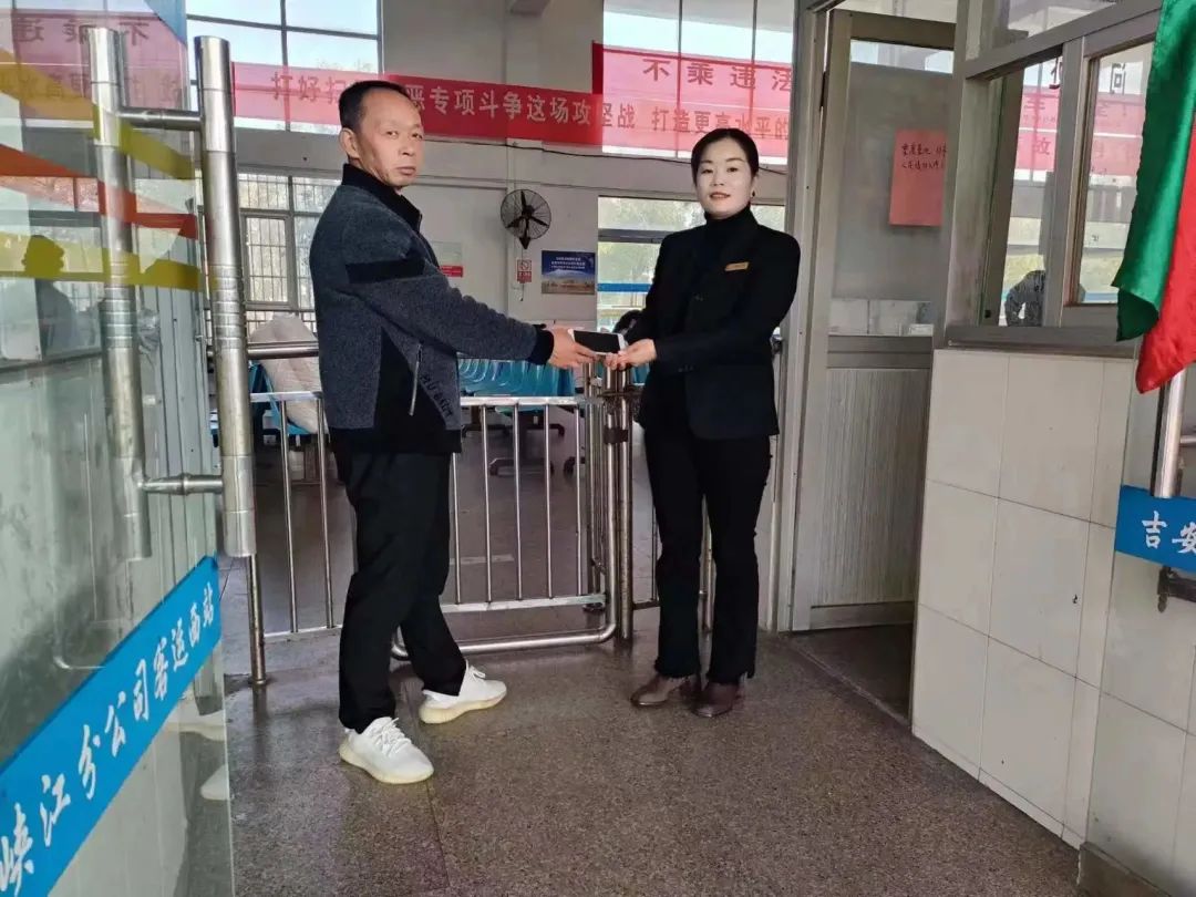 吉安公司：手機(jī)遺落車(chē)上 很快“完璧歸趙”