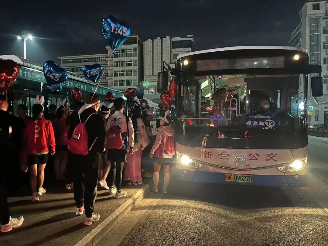 新余公交：竭誠(chéng)服務(wù) 助跑仙女湖馬拉松賽