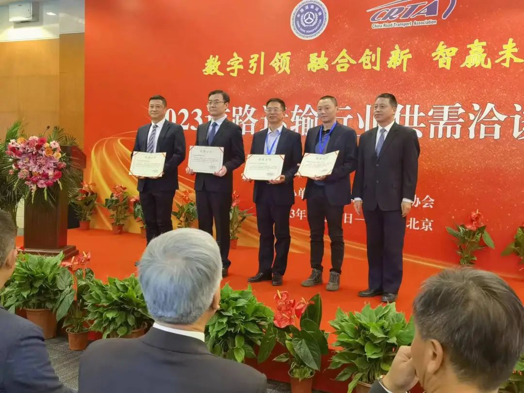 “贛悅行”平臺成功入選中國道路運輸行業(yè)定制客運服務品牌 王曉出席會議、占梁登臺領獎