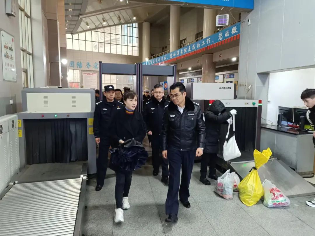 九江市市政府領(lǐng)導督導九江汽車站春運工作