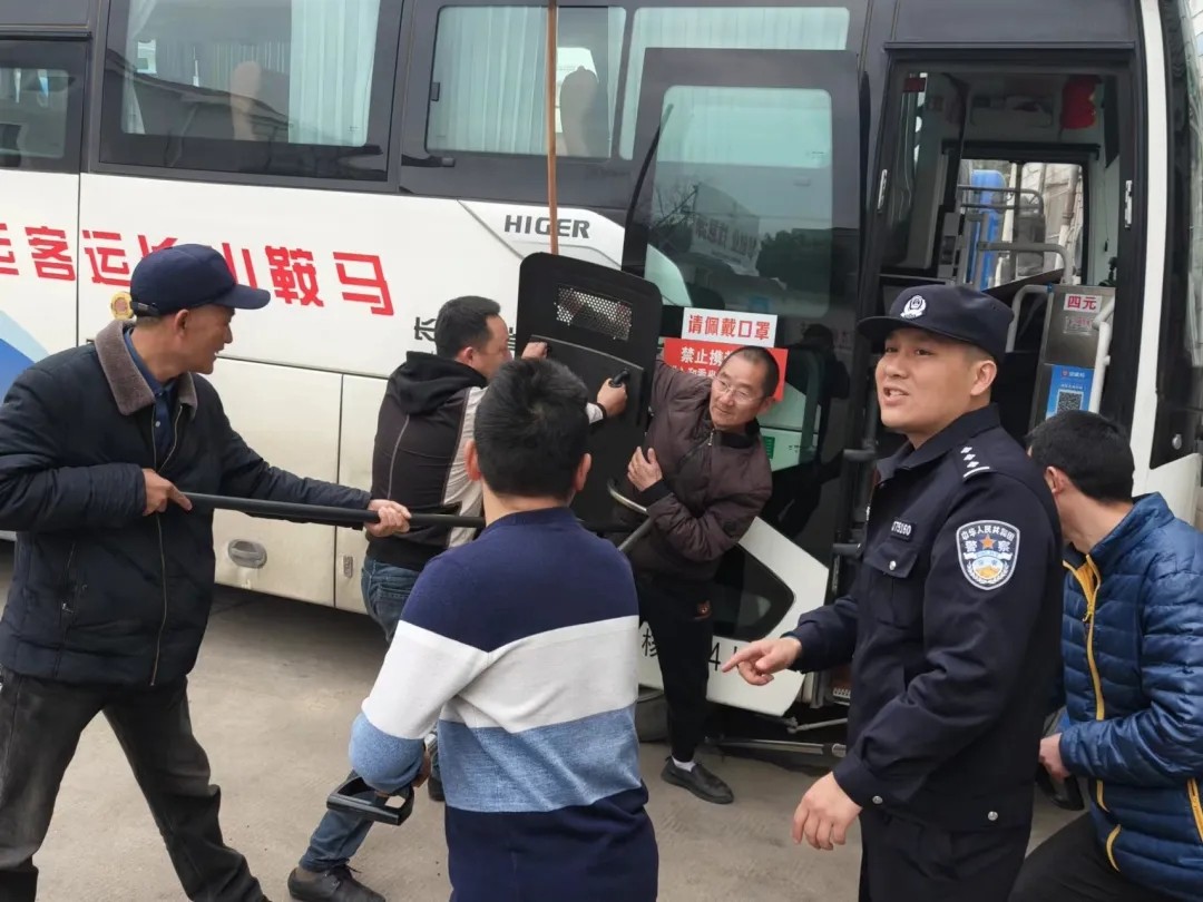 馬鞍山長(zhǎng)客客運(yùn)分公司博望車隊(duì)開展反恐應(yīng)急演練