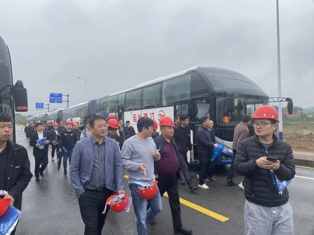 上饒汽運(yùn)：圓滿完成廣豐區(qū)工業(yè)項(xiàng)目集中開（竣）工活動運(yùn)輸任務(wù)