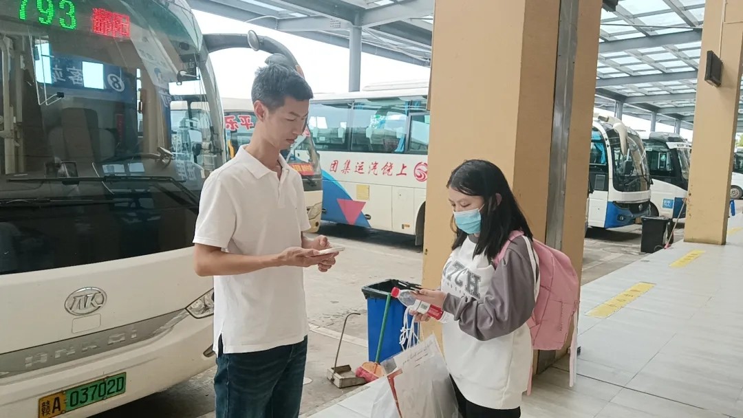 都市城際公交：拾金不昧好司機(jī)