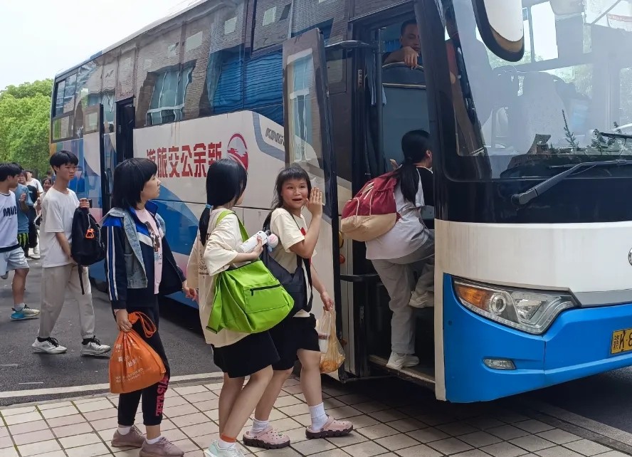 新余公交:你趕考 我護航 圓滿完成2024年中考體育用車