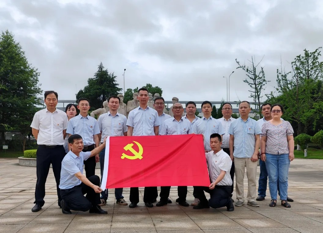 長鴻物業(yè):黨支部組織參觀陳云工作車間