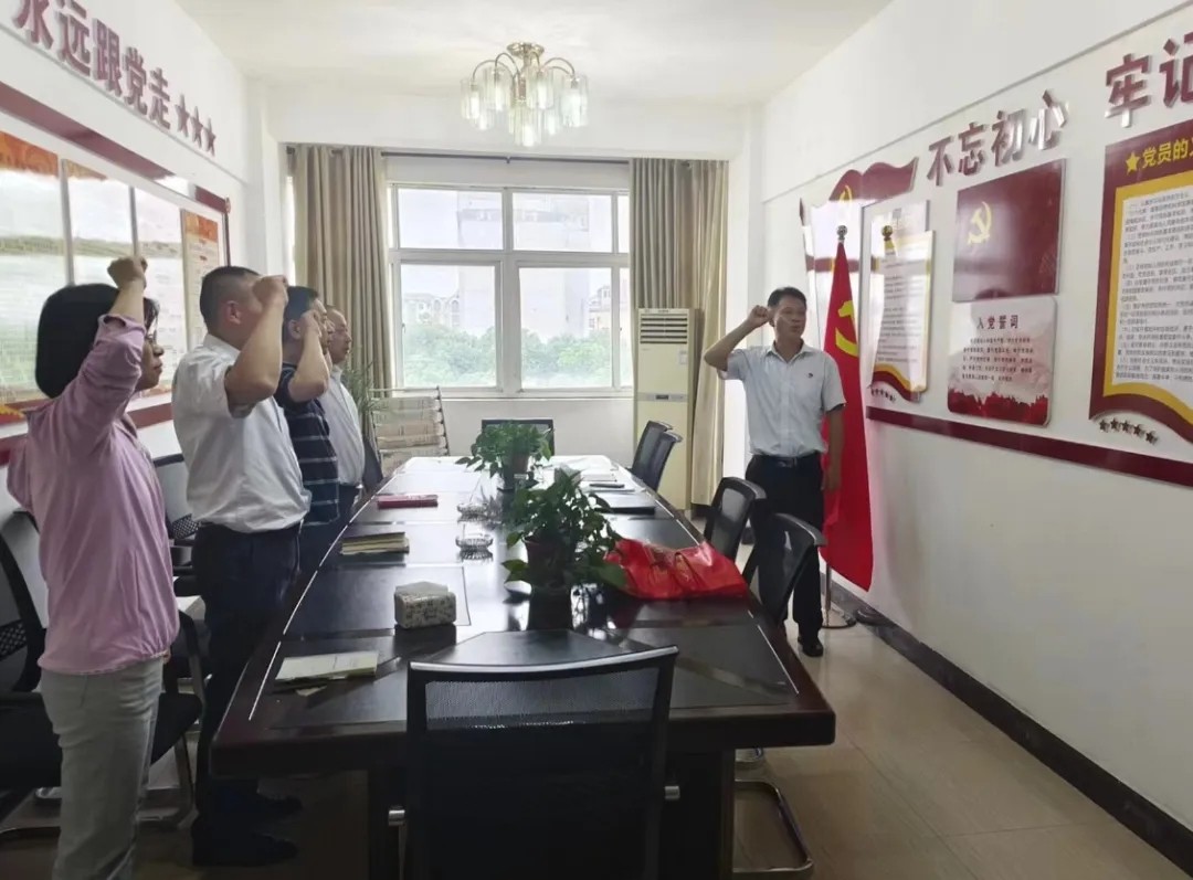 撫州長(zhǎng)運(yùn):黎川分公司黨支部開(kāi)展“政治生日”活動(dòng)