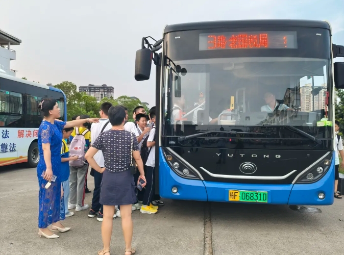 撫州長(zhǎng)運(yùn):為中小學(xué)生出行保駕護(hù)航
