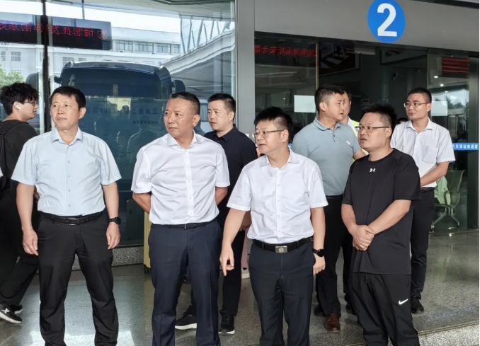 吳濤一行檢查南昌長(zhǎng)途汽車西站國(guó)慶期間安全生產(chǎn)工作 李偉、占梁陪同