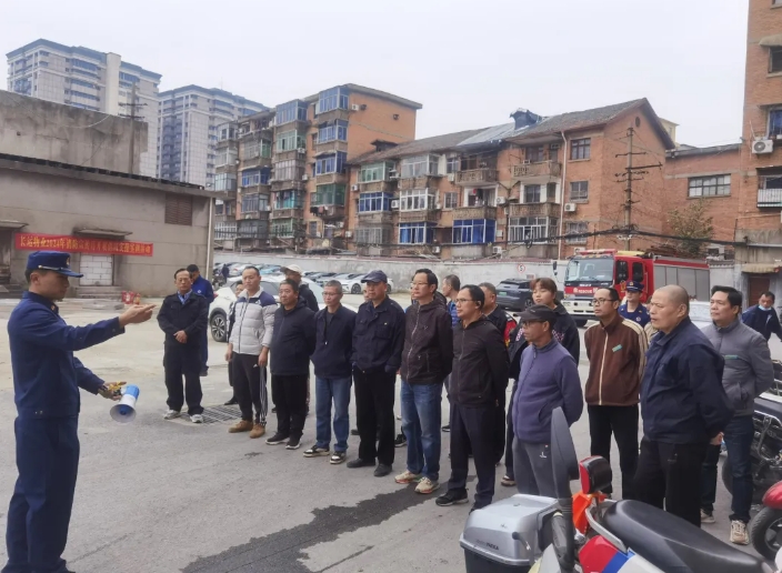 長(zhǎng)運(yùn)物業(yè):開(kāi)展消防宣傳月消防實(shí)操實(shí)訓(xùn)活動(dòng)