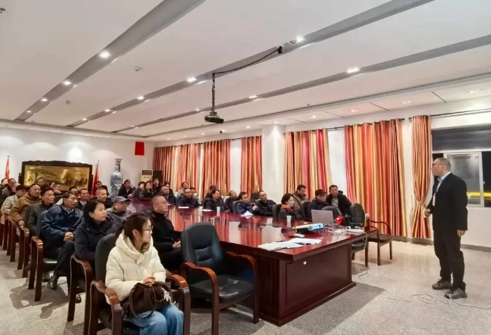 婺源公交:開(kāi)展消防安全知識(shí)培訓(xùn)及疏散、滅火演練