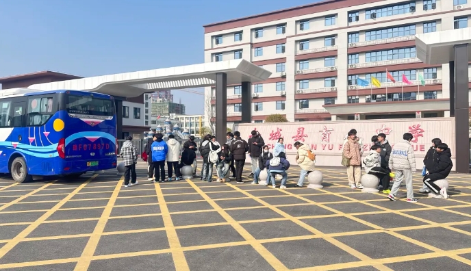 撫州長運(yùn):南城分公司圓滿完成育人學(xué)校學(xué)生專業(yè)考試運(yùn)輸任務(wù)