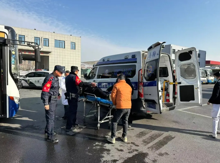 馬鞍山長(zhǎng)客:公交司機(jī)冷靜處置 乘客突發(fā)疾病轉(zhuǎn)危為安
